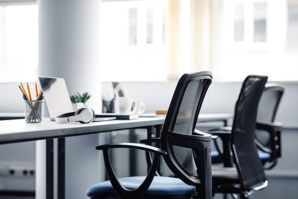 Small Office Design Concepts: Desk Gadgets modern office design ideas for small spaces low budget small office interior design office interior design concepts small office interior design photo gallery office design images corporate office design ideas.jpg